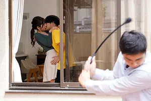 Lần đầu sang nhà cô bạn gái thì bị bạn gái cô ấy mời gọi làm “chuyện ấy”