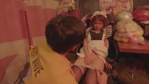 Chị gần nhà thường xuyên sang nhà tôi chơi khi biết tôi còn là trai tân