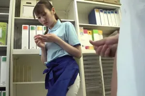Cô gái muốn ăn và quan hệ tình dục, cô ấy quá bận rộn